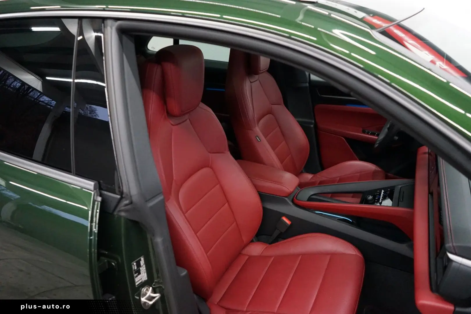 PORSCHE Macan Electric OffroadDesign Pano rotes-Leder 21