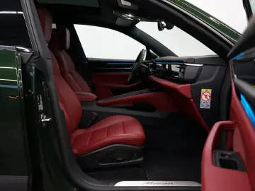 PORSCHE Macan Electric OffroadDesign Pano rotes-Leder 21