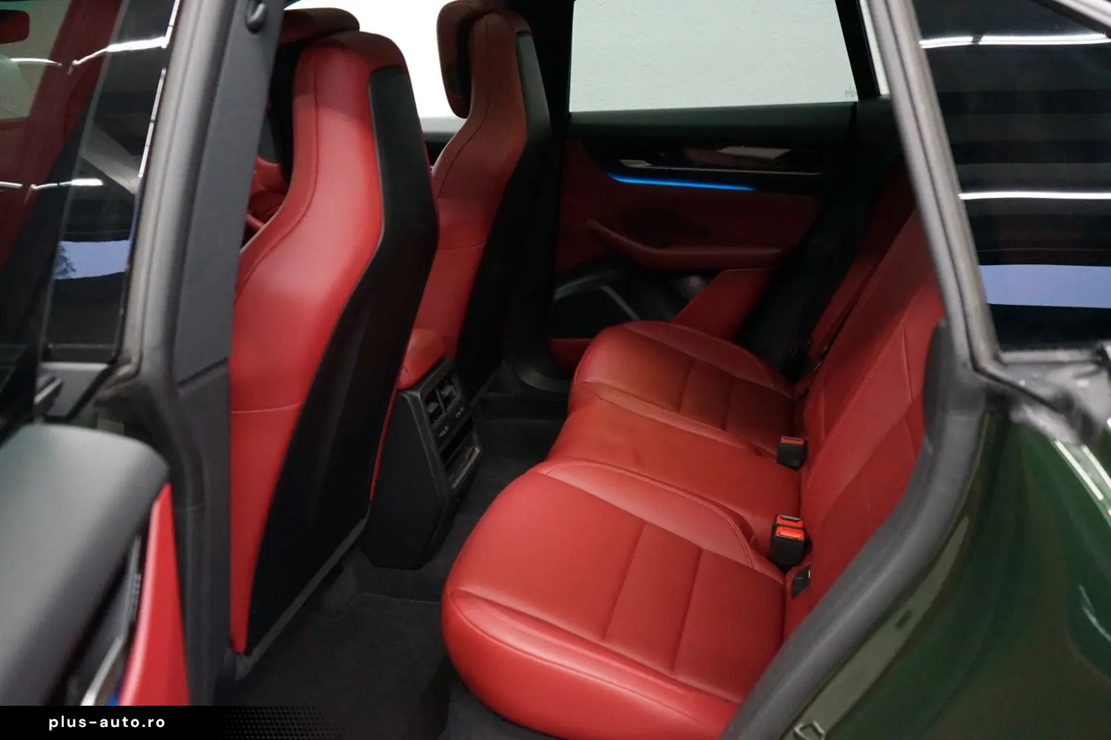 PORSCHE Macan Electric OffroadDesign Pano rotes-Leder 21