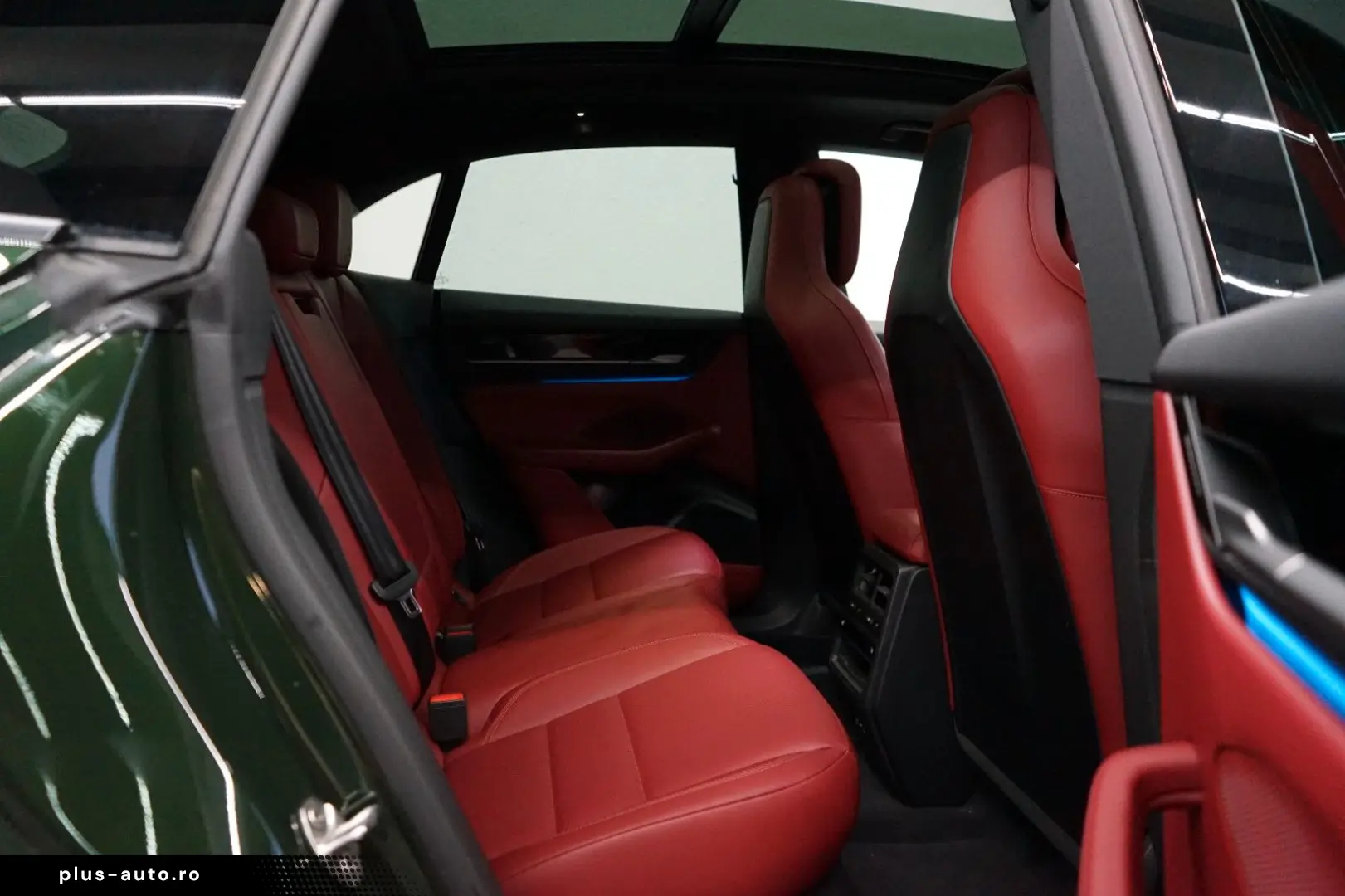 PORSCHE Macan Electric OffroadDesign Pano rotes-Leder 21