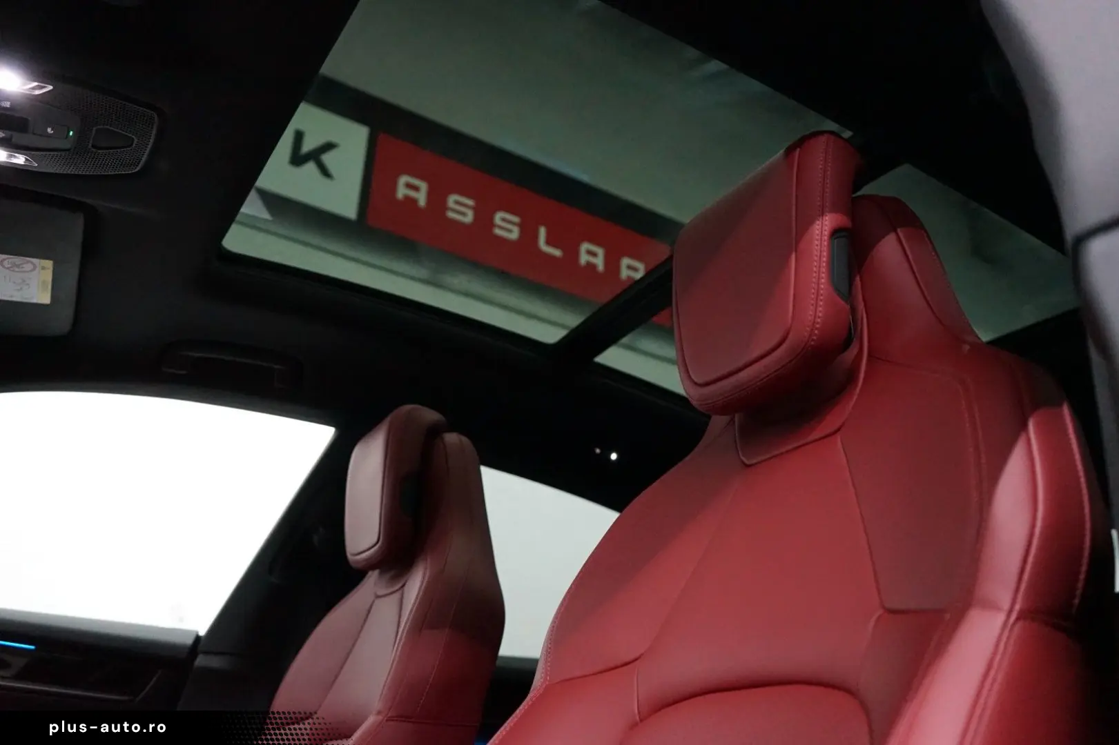 PORSCHE Macan Electric OffroadDesign Pano rotes-Leder 21