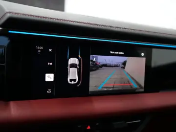 PORSCHE Macan Electric OffroadDesign Pano rotes-Leder 21