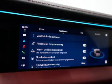 PORSCHE Macan Electric OffroadDesign Pano rotes-Leder 21