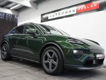PORSCHE Macan Electric OffroadDesign Pano rotes-Leder 21