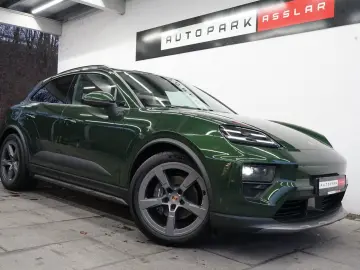 PORSCHE Macan Electric OffroadDesign Pano rotes-Leder 21