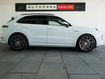 PORSCHE Cayenne S E-Hybrid SportDesign HD PDCC Mega-Spec