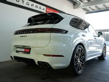 PORSCHE Cayenne S E-Hybrid SportDesign HD PDCC Mega-Spec