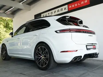 PORSCHE Cayenne S E-Hybrid SportDesign HD PDCC Mega-Spec