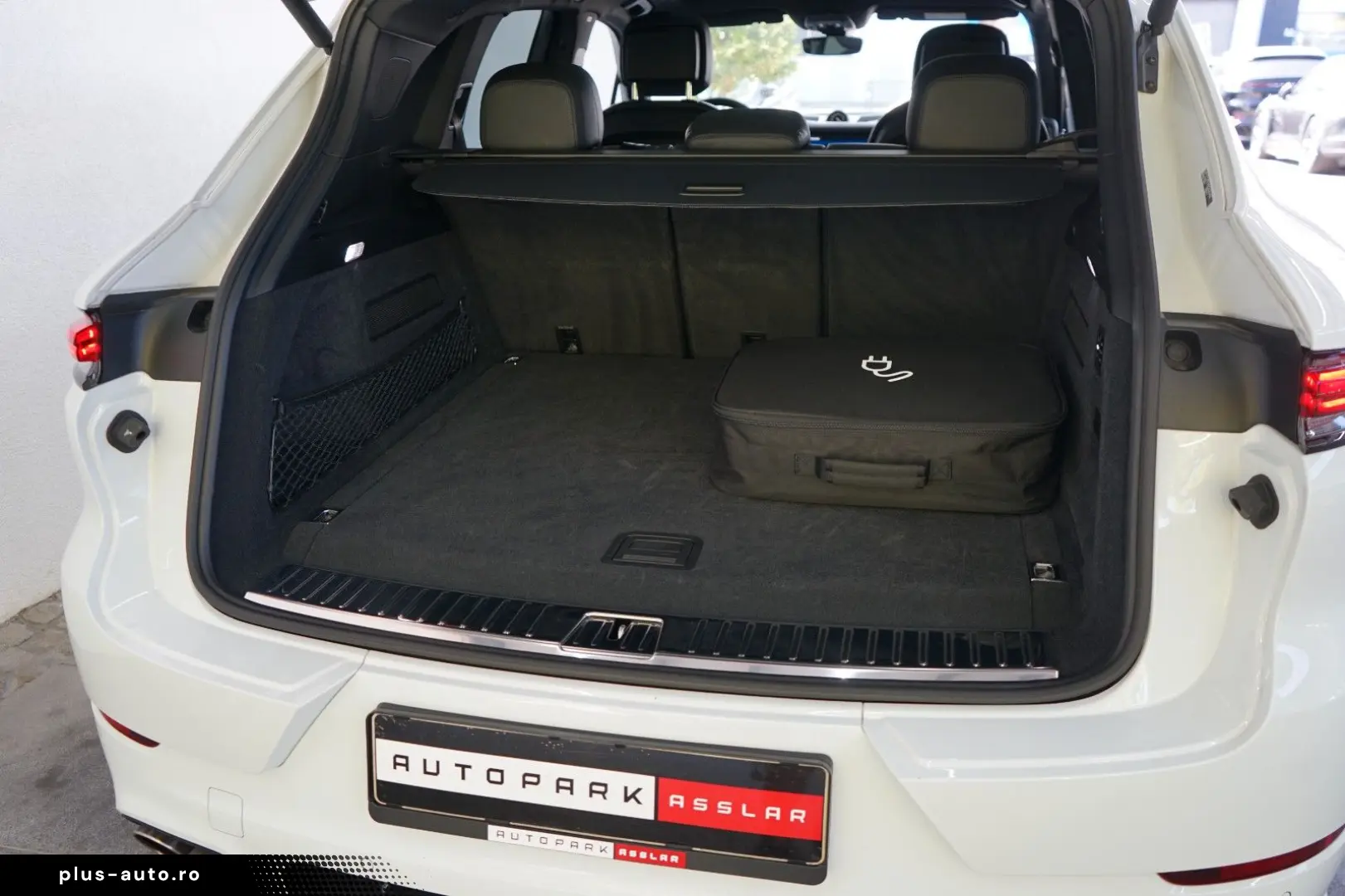 PORSCHE Cayenne S E-Hybrid SportDesign HD PDCC Mega-Spec