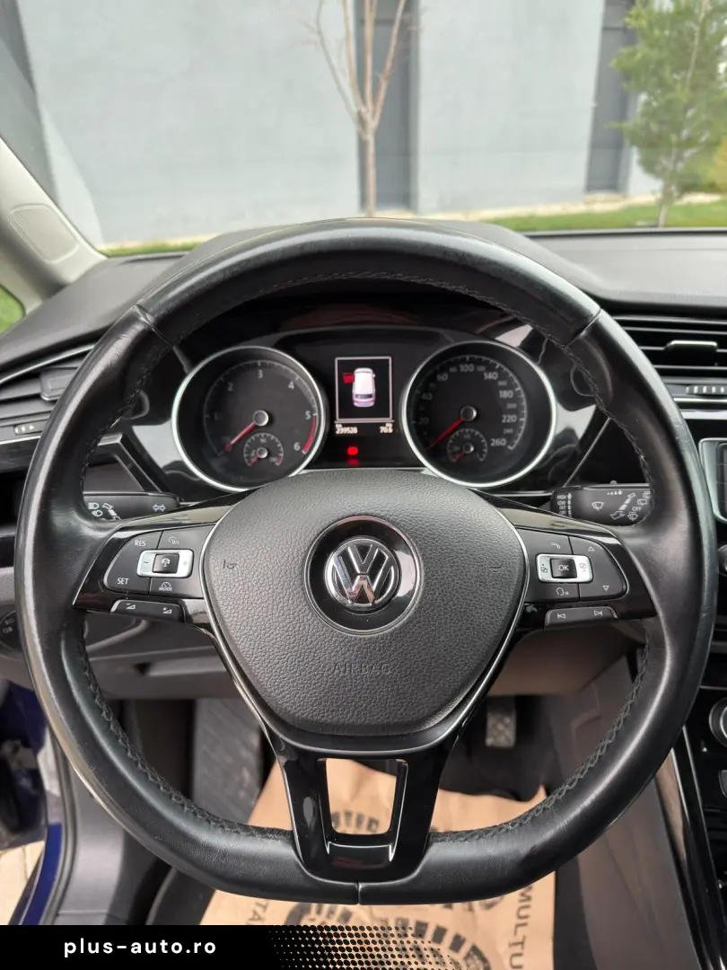 Volkswagen Touran 2016 1.6TDI Highline 7 locuri