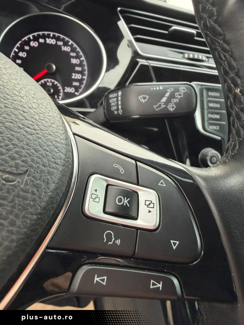 Volkswagen Touran 2016 1.6TDI Highline 7 locuri