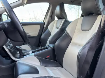 Volvo XC60 2.0 D4 Ocean Race Automat