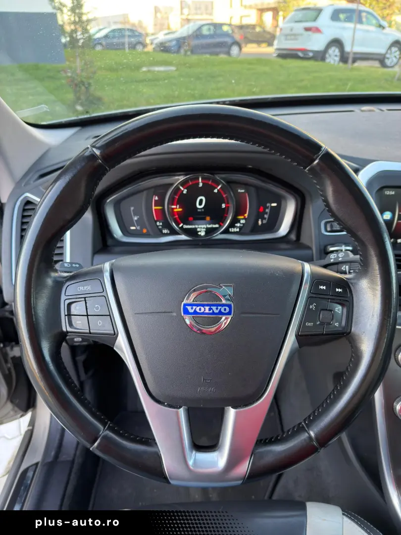 Volvo XC60 2.0 D4 Ocean Race Automat