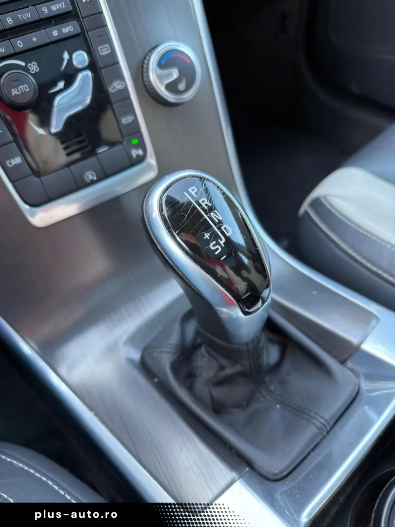 Volvo XC60 2.0 D4 Ocean Race Automat