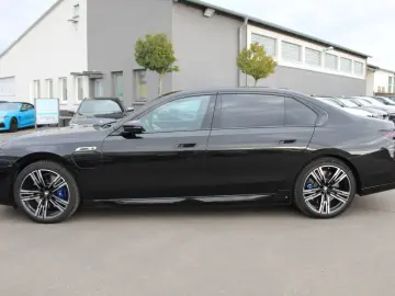 BMW M760e xDrive Bowers&Wilkins High Fond Entertaim.