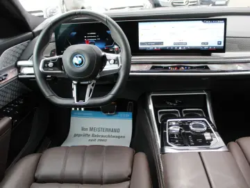 BMW M760e xDrive Bowers&Wilkins High Fond Entertaim.