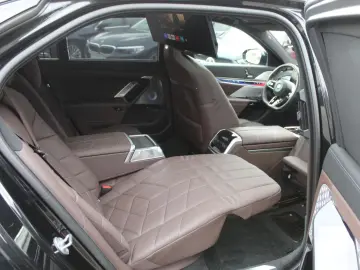 BMW M760e xDrive Bowers&Wilkins High Fond Entertaim.