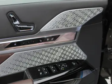 BMW M760e xDrive Bowers&Wilkins High Fond Entertaim.