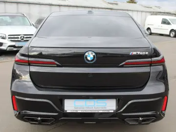 BMW M760e xDrive Bowers&Wilkins High Fond Entertaim.