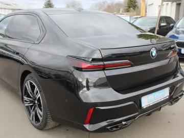 BMW M760e xDrive Bowers&Wilkins High Fond Entertaim.