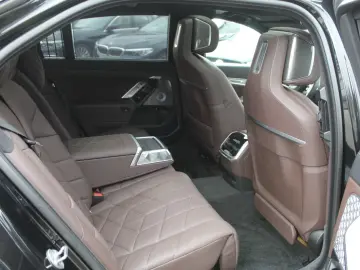 BMW M760e xDrive Bowers&Wilkins High Fond Entertaim.