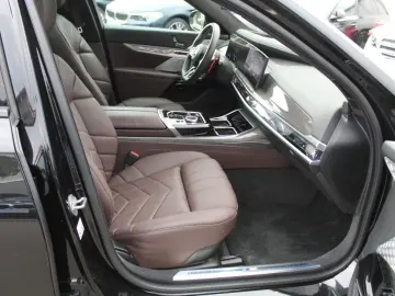 BMW M760e xDrive Bowers&Wilkins High Fond Entertaim.