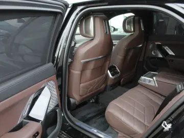 BMW M760e xDrive Bowers&Wilkins High Fond Entertaim.