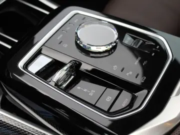 BMW M760e xDrive Bowers&Wilkins High Fond Entertaim.