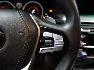 BMW 530 e Limousine M Sport Adaptive LED H&K