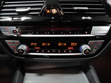 BMW 530 e Limousine M Sport Adaptive LED H&K