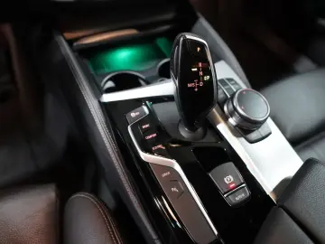 BMW 530 e Limousine M Sport Adaptive LED H&K