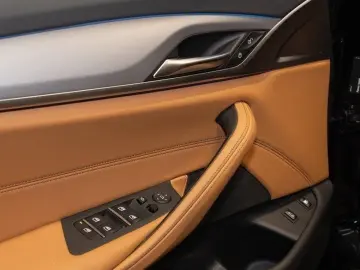 BMW 530e A Head-Up HiFi DAB WLAN Komfortzg. Shz PDC