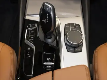 BMW 530e A Head-Up HiFi DAB WLAN Komfortzg. Shz PDC