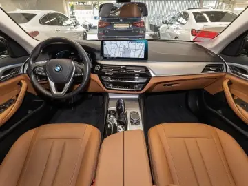 BMW 530e A Head-Up HiFi DAB WLAN Komfortzg. Shz PDC