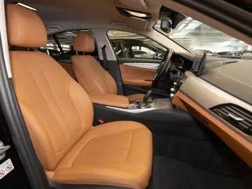 BMW 530e A Head-Up HiFi DAB WLAN Komfortzg. Shz PDC