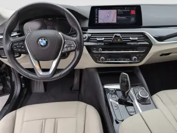 BMW 530e Limousine Navi Kamera LED Sitzheizung