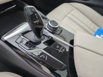 BMW 530e Limousine Navi Kamera LED Sitzheizung