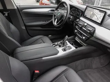 BMW 520e Aut. AHK RFK NAVI LED Sound Syst. PDC V H D