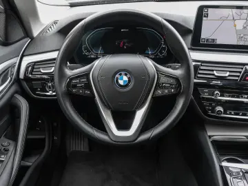 BMW 520e Aut. AHK RFK NAVI LED Sound Syst. PDC V H D