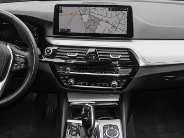 BMW 520e Aut. AHK RFK NAVI LED Sound Syst. PDC V H D