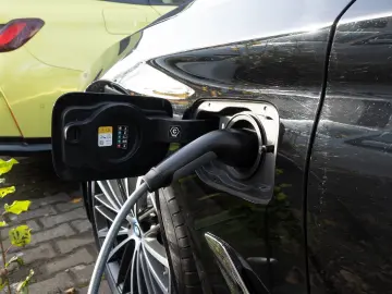 BMW 520e Aut. AHK RFK NAVI LED Sound Syst. PDC V H D