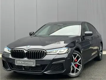 BMW 530e M-Paket el.AHK HeadUP Glasdach Driv.Ass.Pro