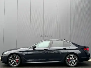 BMW 530e M-Paket el.AHK HeadUP Glasdach Driv.Ass.Pro