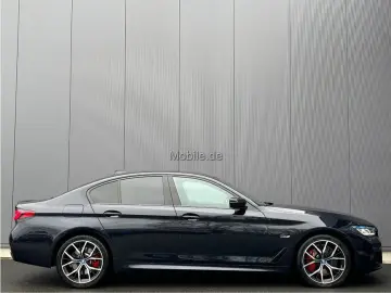 BMW 530e M-Paket el.AHK HeadUP Glasdach Driv.Ass.Pro