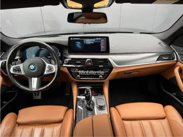 BMW 530e M-Paket el.AHK HeadUP Glasdach Driv.Ass.Pro