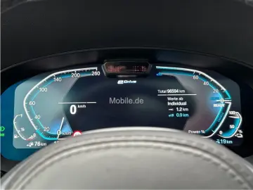 BMW 530e M-Paket el.AHK HeadUP Glasdach Driv.Ass.Pro