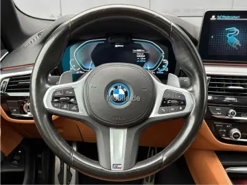 BMW 530e M-Paket el.AHK HeadUP Glasdach Driv.Ass.Pro