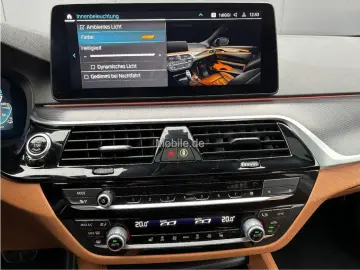 BMW 530e M-Paket el.AHK HeadUP Glasdach Driv.Ass.Pro