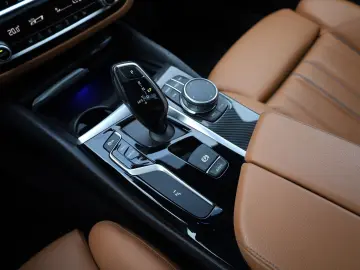 BMW 540i xDrive HUD LASER 4xSHZ LHZ TOTW KAMERA R20