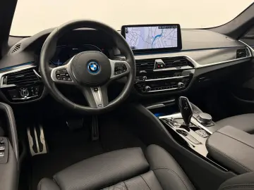 BMW 530e xDrive  LASER M-SPORT CAM DA-PROF HUD H K